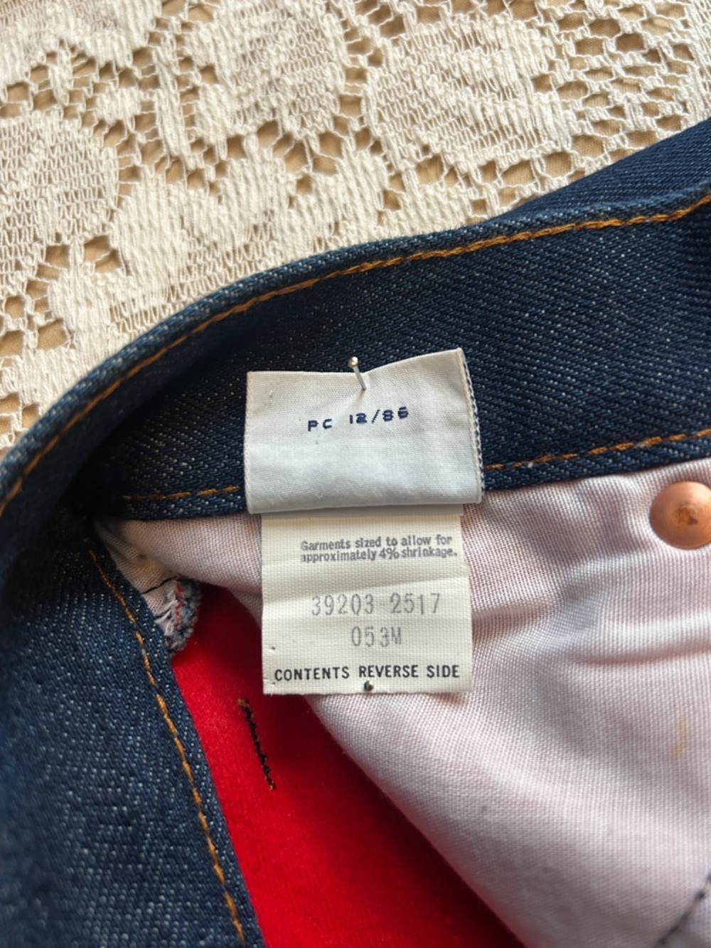 1986 Levi's Deadstock Orange Tab Fleece Lined Jeans, Dark Wash & Red, Size 27 - Picture 8 of 8